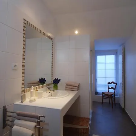Paris Riverside Guest house